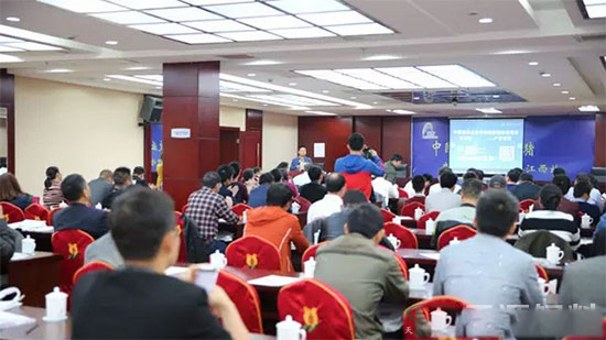 KY.COM派技术人员赴江西参加《猪场巡回培训会》